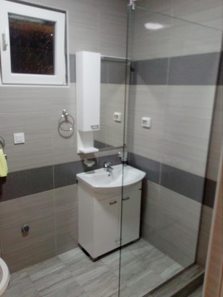 Apartmani M&V Sutomore Buitenkant foto